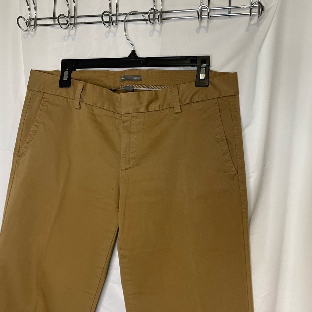 Gap/ Straight fit, straight leg women's khaki pants - Picture 2 of 5